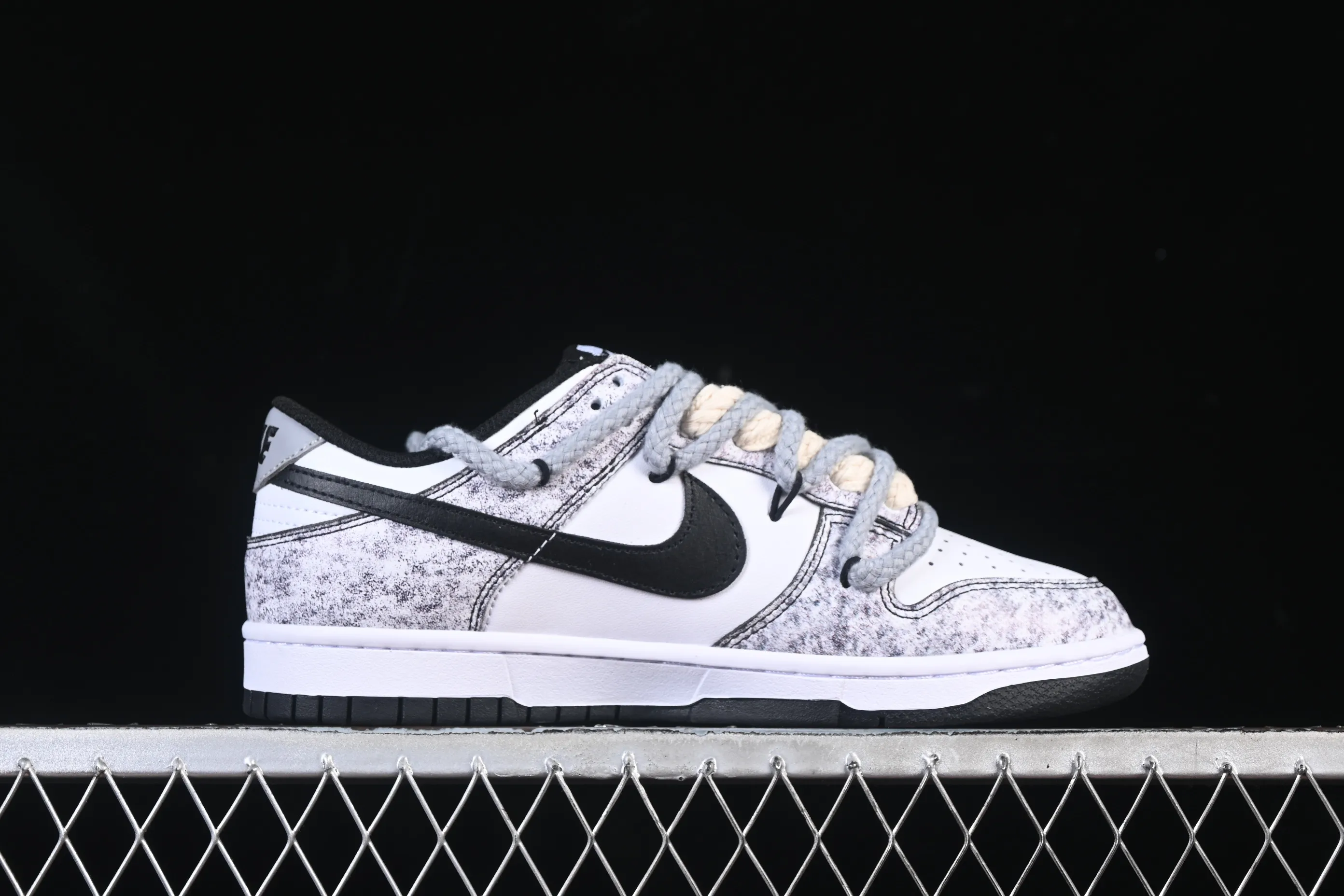 All categories Nk SB Dunk Series Nk SB Dunk Low High-end customized low-top sneakers Nike SB Dunk Low strap customization low-top casual sneakers DD1391-100